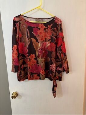 Chico's Floral Tie-Hem Scoop Neck Top in Red and Brown